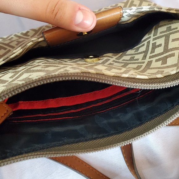 TOMMY HILFIGER monogram tan shoulder/crossbody bag - Picture 5 of 5